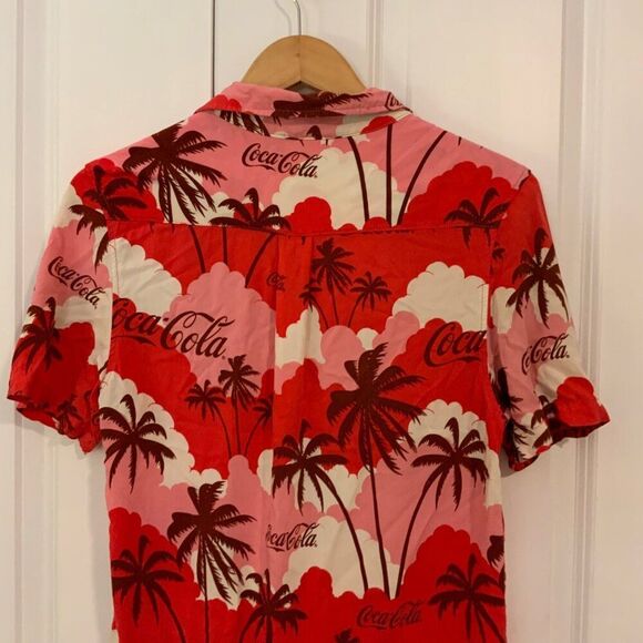 Coca-Cola Women’s Hawaiian Red Pink Button-Up Collared Short Sleeve Rayon Shirt - Picture 7 of 10